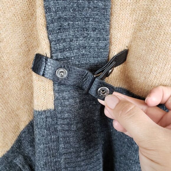 Max studio color blocked poncho - Picture 7 of 8